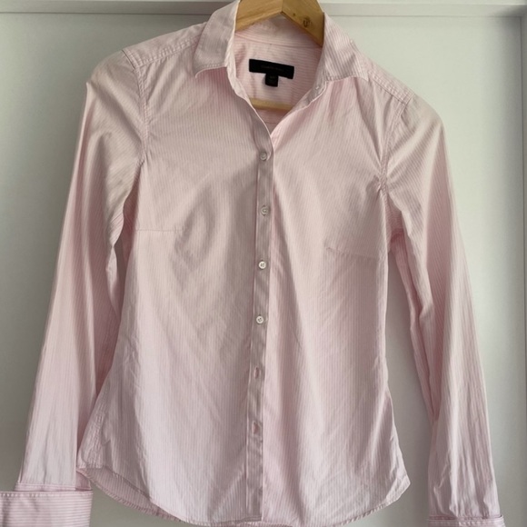 Country Road Tops - Country road pink pinstripe button down shirt | size XXS